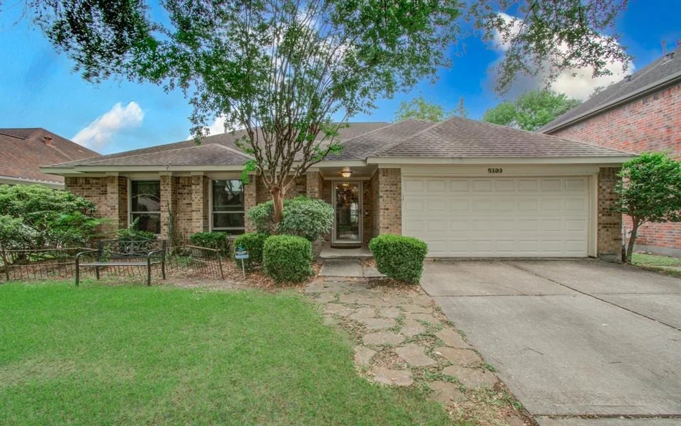 Unit for sale at 5109 Glenview Court, La Porte, TX 77571