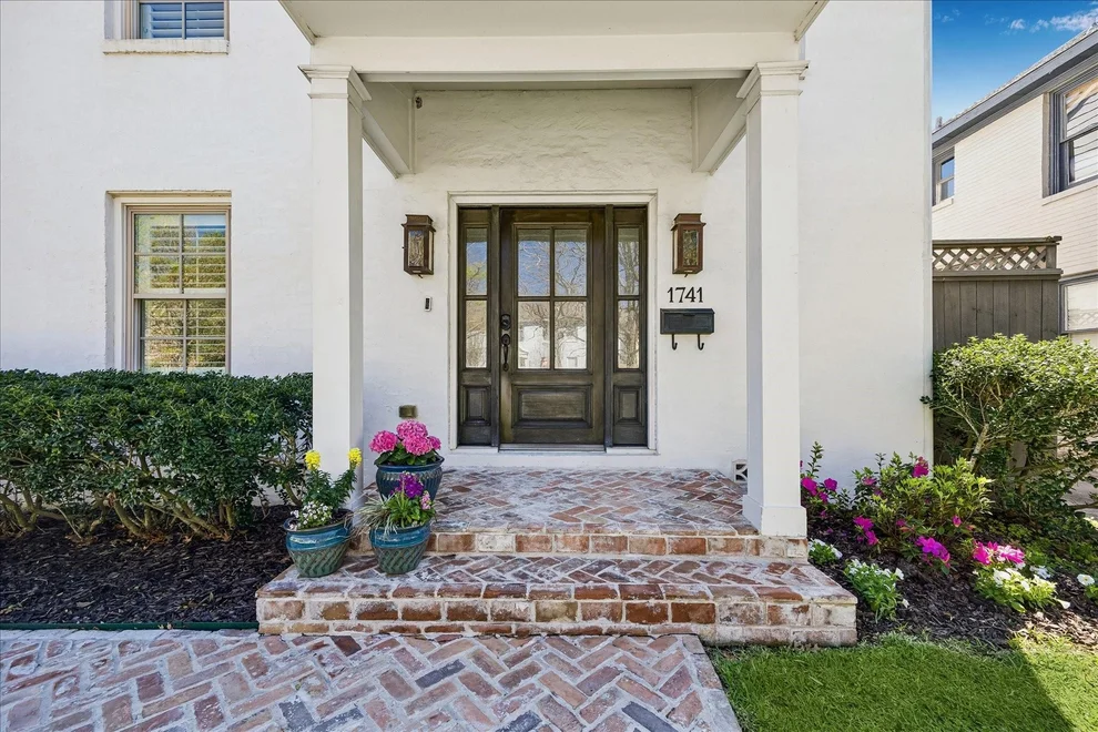 Unit for sale at 1741 Banks Street, Houston, TX 77098