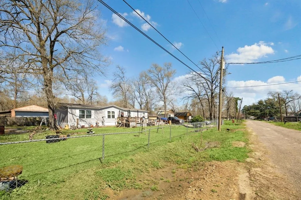 Unit for sale at 205 E Sherwood Drive, Livingston, TX 77351