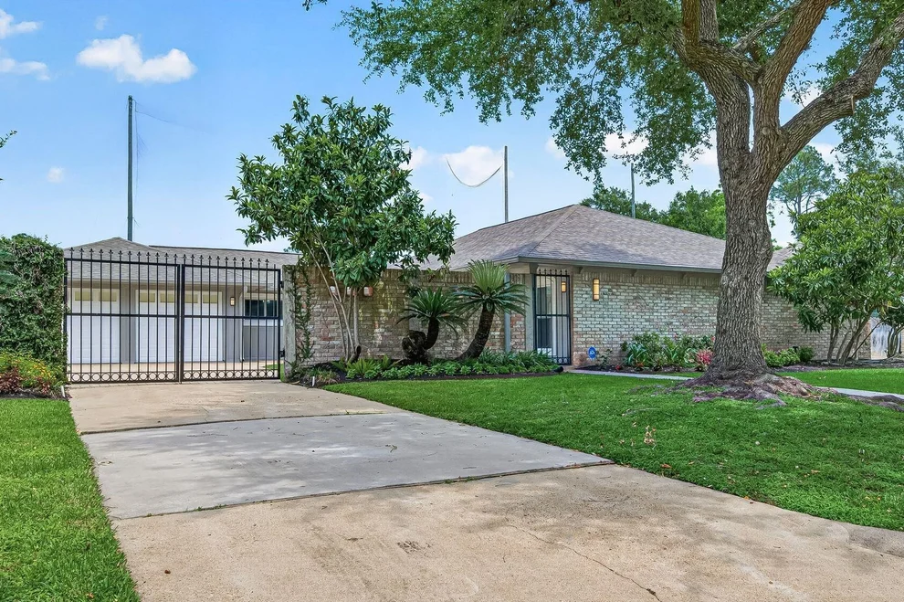 Unit for sale at 3043 Bonney Briar Drive, Missouri City, TX 77459