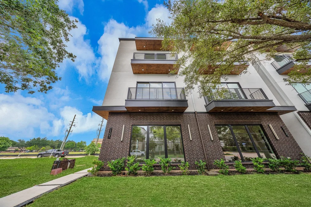 Unit for sale at 1131 Lake Pointe Parkway, Sugar Land, TX 77478