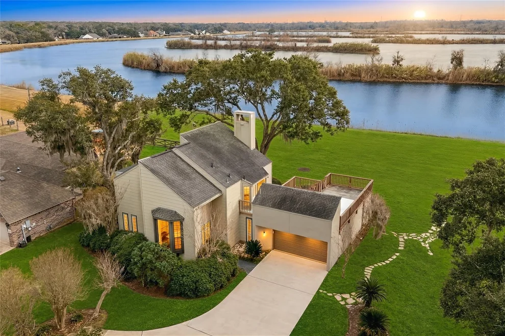 Unit for sale at 2194 Twin Lakes Boulevard, West Columbia, TX 77486