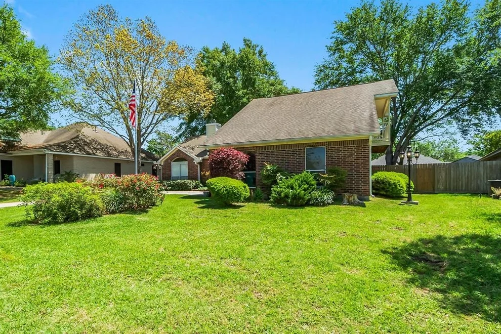 Unit for sale at 5341 Lakeshore Drive, Willis, TX 77318