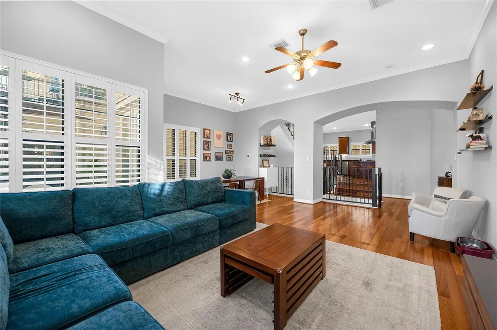 Unit for sale at 2043 W 14th 1/2 Street, Houston, TX 77008