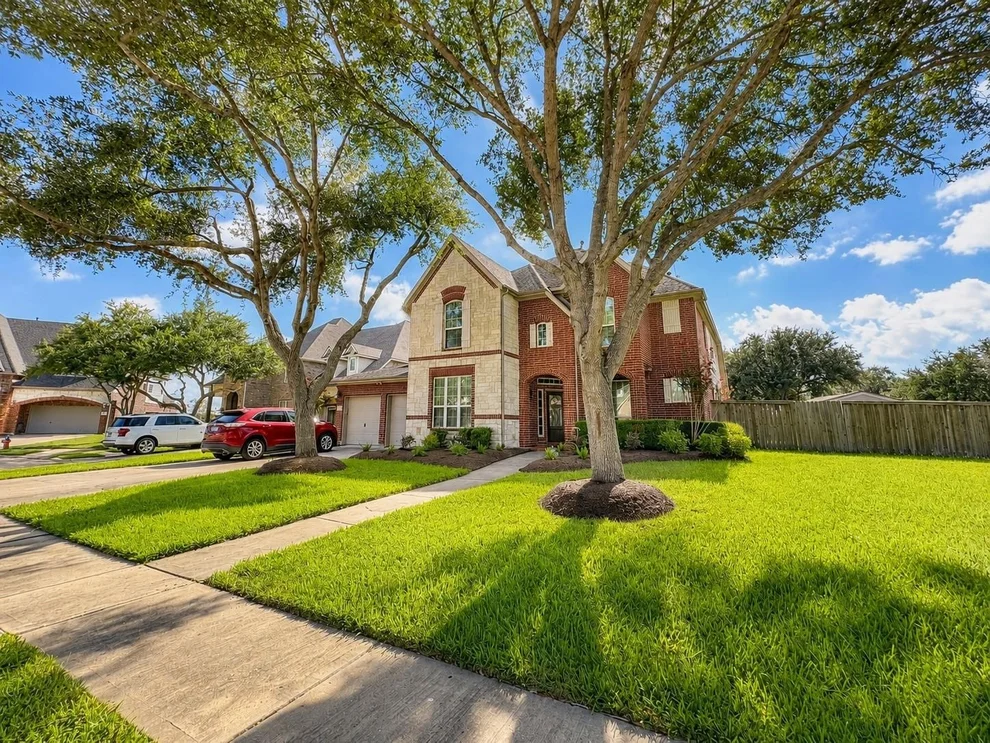 Unit for sale at 5530 Green Meadow Court, League City, TX 77573