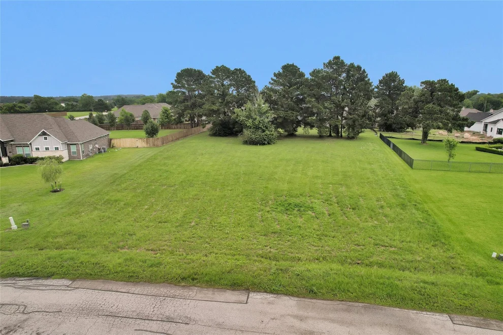 Unit for sale at 96 Grandview Boulevard, Montgomery, TX 77356