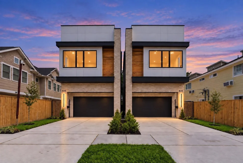 Unit for sale at 835 W 25th Street, Houston, TX 77008