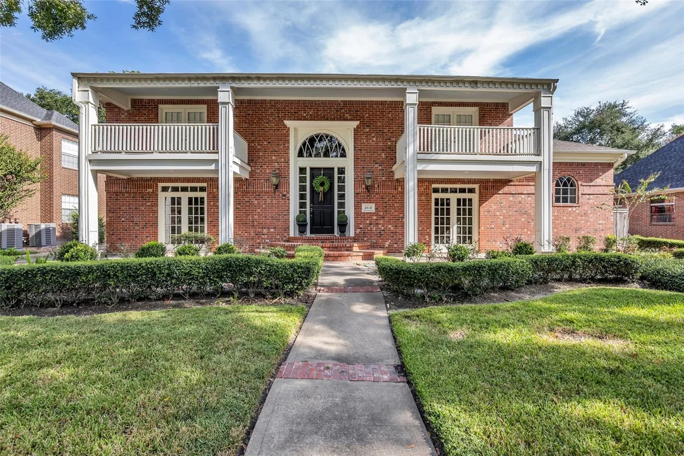 Unit for sale at 2018 Island Oak Street, Houston, TX 77062