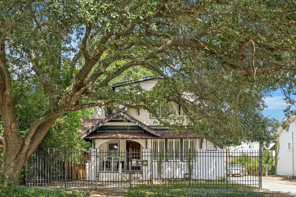 Unit for sale at 3613 Audubon Place, Houston, TX 77006