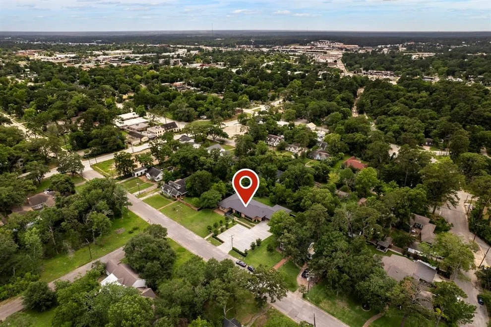 Unit for sale at 1403 N Thompson Street, Conroe, TX 77301