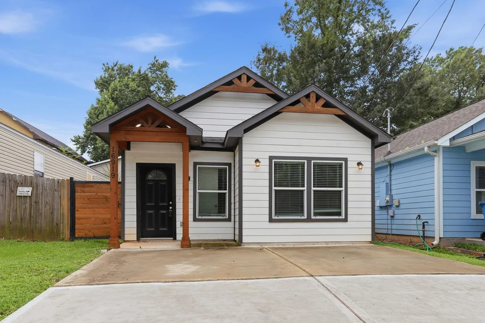 Unit for sale at 16919 Balmoral, Montgomery, TX 77316