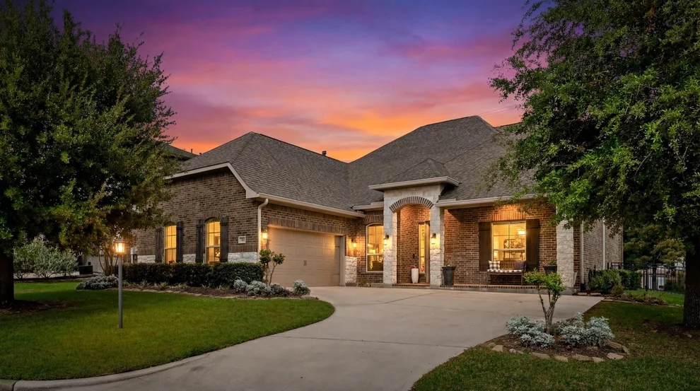 Unit for sale at 32 Waterford Way, Montgomery, TX 77356