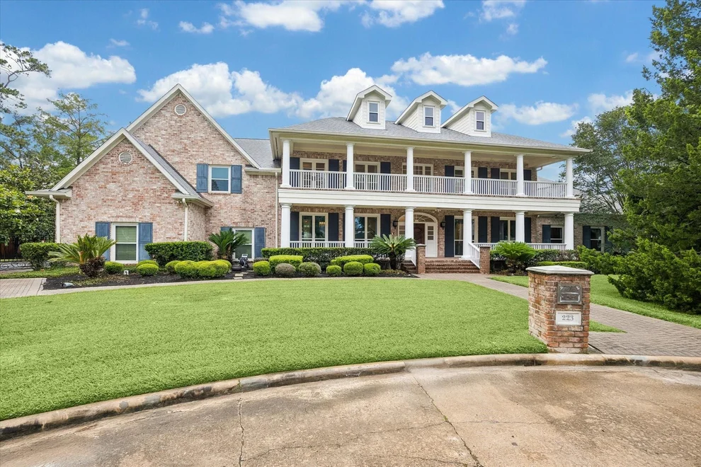 Unit for sale at 223 Heritage Oaks Lane, Houston, TX 77024