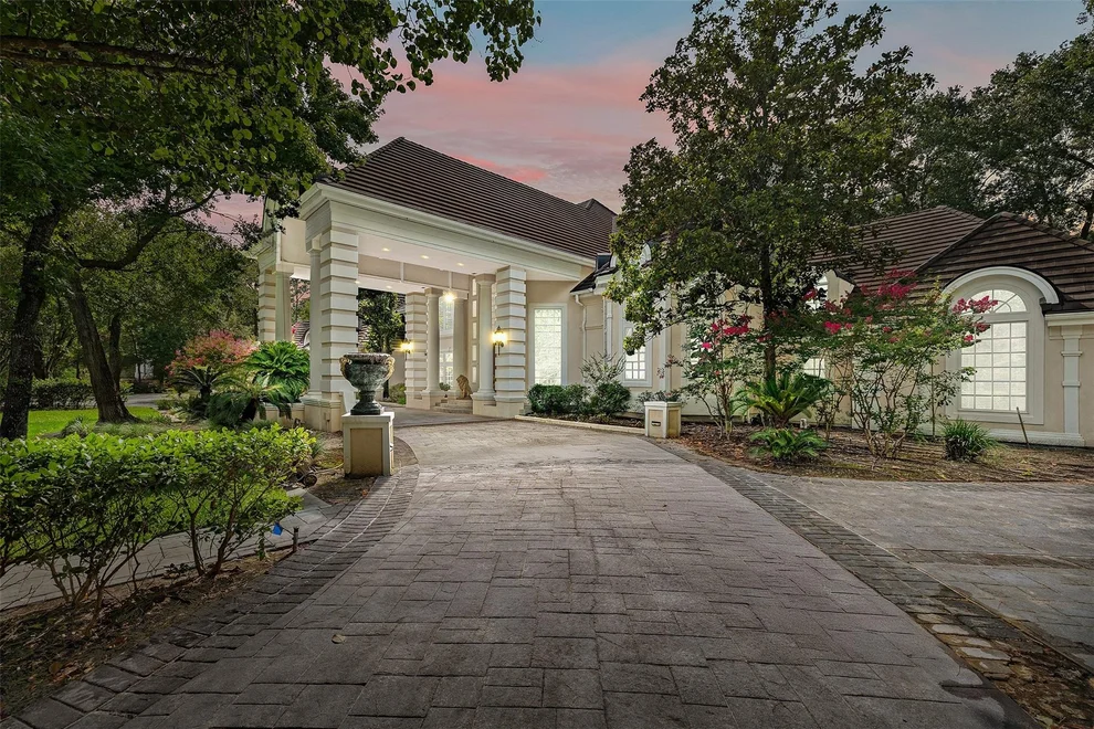 Unit for sale at 205 Grogans Point Road, The Woodlands, TX 77380