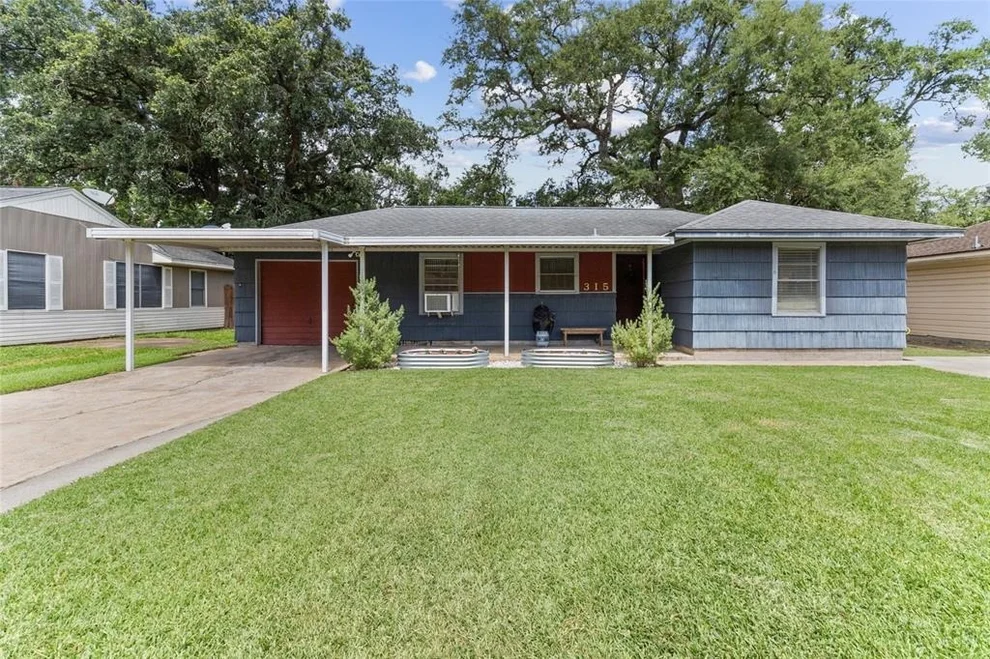 Unit for sale at 315 Cypress Street, Lake Jackson, TX 77566