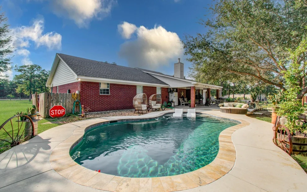 Unit for sale at 1139 County Road 2103, Weimar, TX 78962
