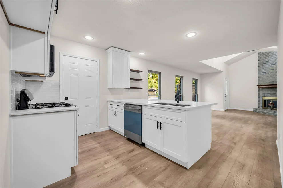 Unit for sale at 35 E Bigelow Oak Court Court, The Woodlands, TX 77381