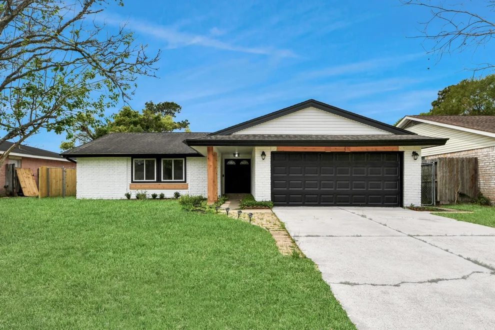 Unit for sale at 17114 Barcelona Drive, Friendswood, TX 77546