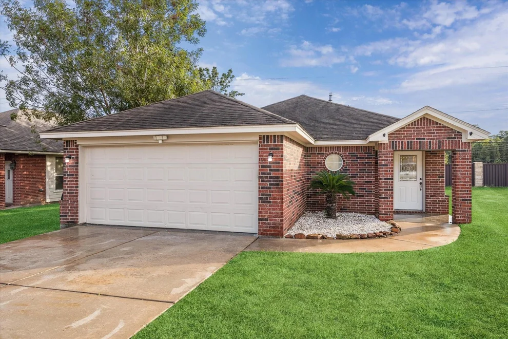 Unit for sale at 109 Moonspinner, Conroe, TX 77356