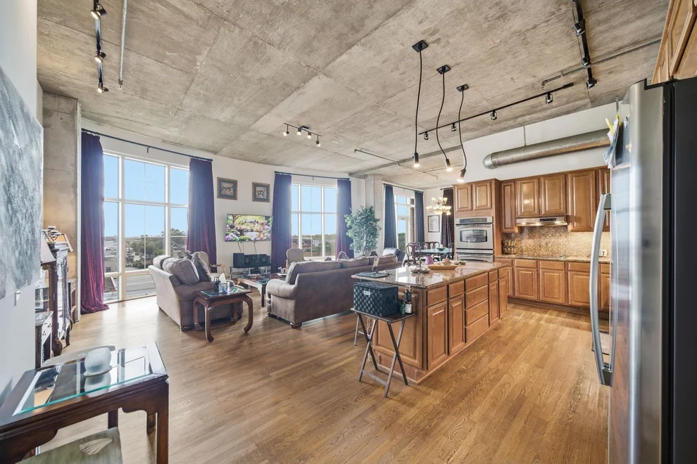 Unit for sale at 1616 Fountain View Drive, Houston, TX 77057