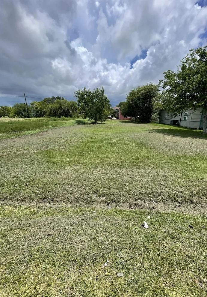 Unit for sale at 610 W 6th Street, Freeport, TX 77541