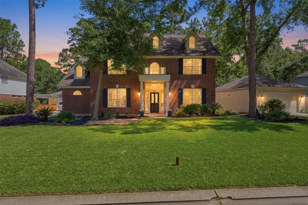 Unit for sale at 37 Treescape Circle, The Woodlands, TX 77381