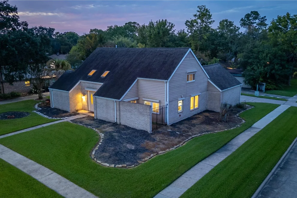 Unit for sale at 16402 Clearcrest Drive, Houston, TX 77059