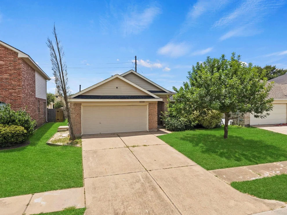 Unit for sale at 5735 Brookhollow Pine Trail, Houston, TX 77084