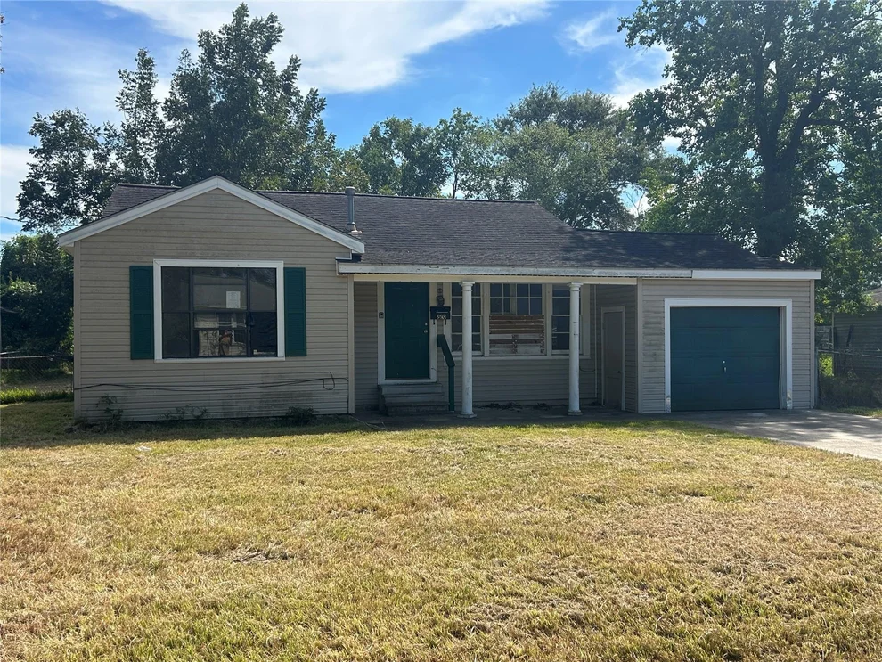 Unit for sale at 220 Charles Avenue, Bridge City, TX 77611