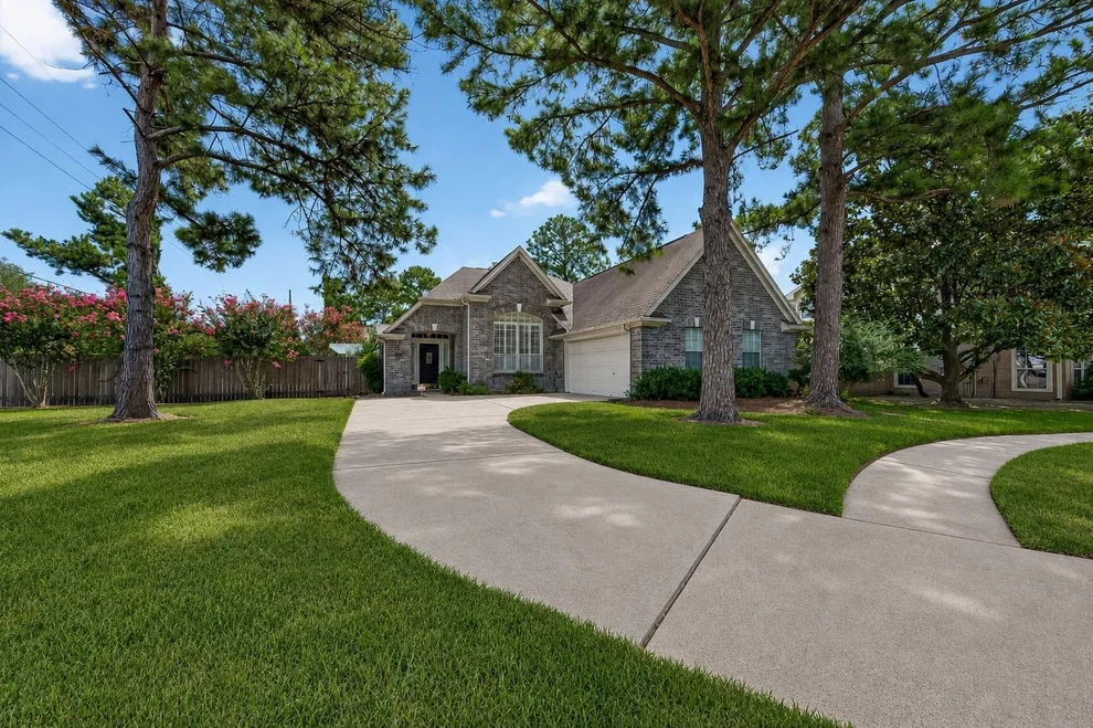 Unit for sale at 15626 Winding Valley Drive, Houston, TX 77095