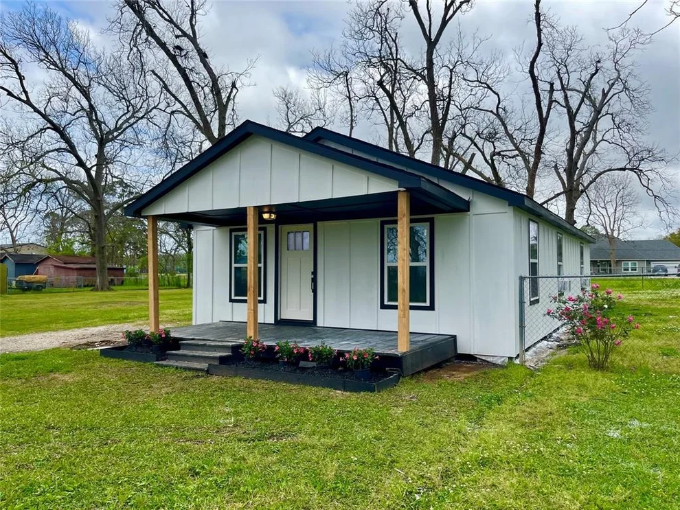 Unit for sale at 107 N Blunck Street, Lake Jackson, TX 77566