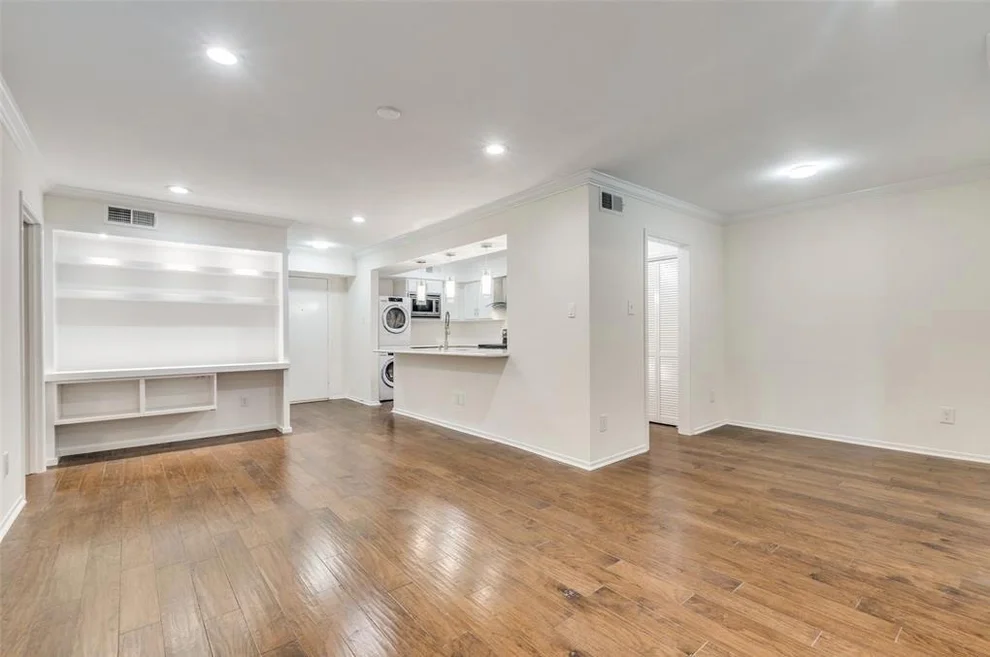 Unit for sale at 357 N Post Oak Lane, Houston, TX 77024