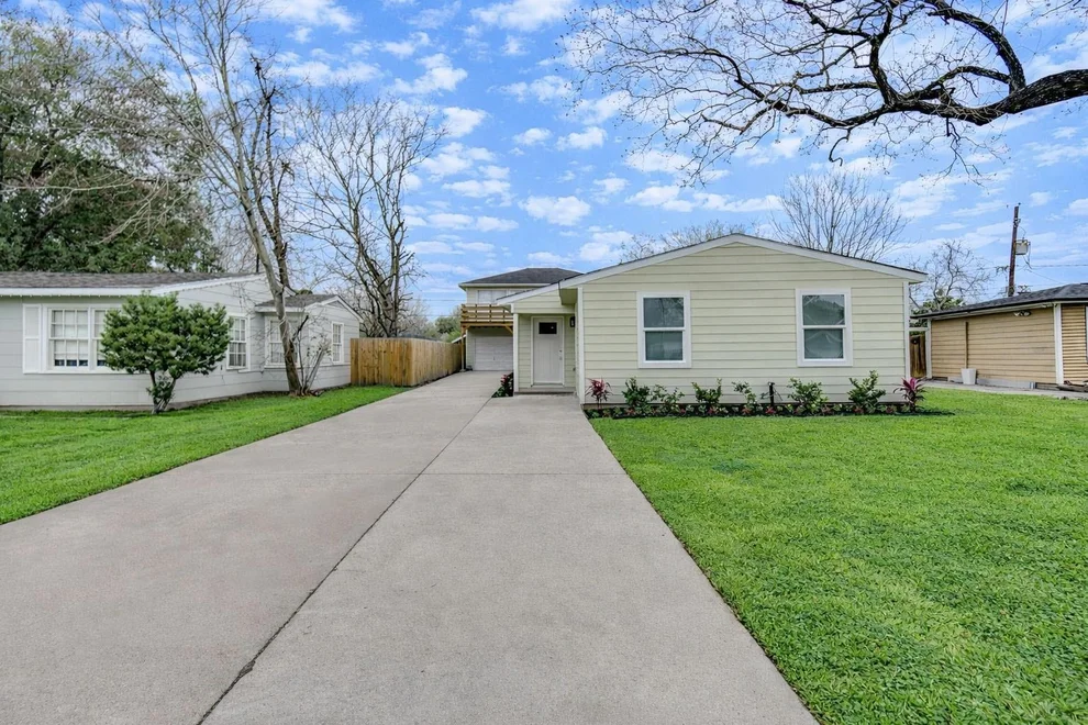 Unit for sale at 6603 Narcissus Street, Houston, TX 77087