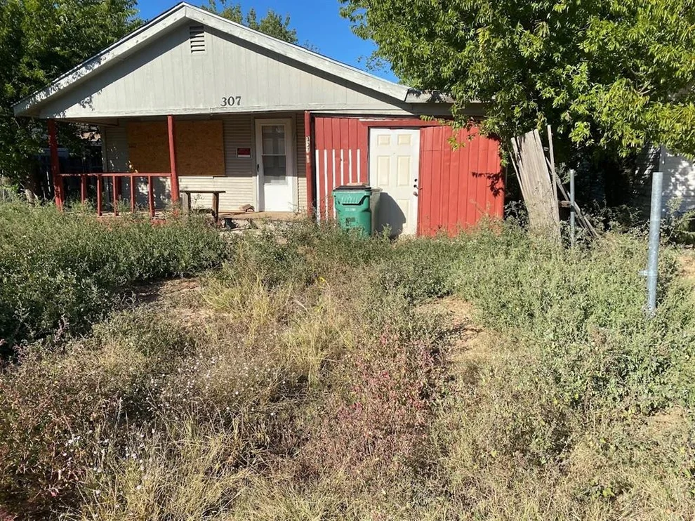 Unit for sale at 307 E Summit Avenue, Electra, TX 76360