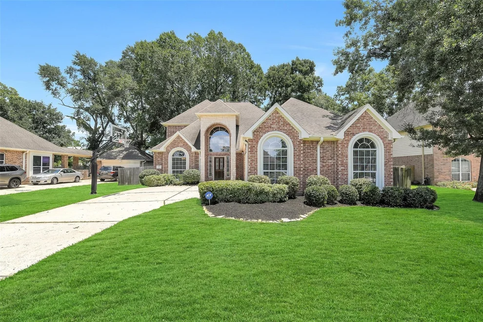 Unit for sale at 14906 Windsor Manor, Houston, TX 77069