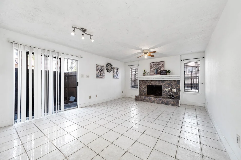 Unit for sale at 10555 Turtlewood Court, Houston, TX 77072
