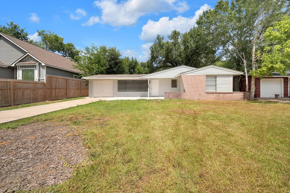 Unit for sale at 5831 Lyndhurst Street, Houston, TX 77033