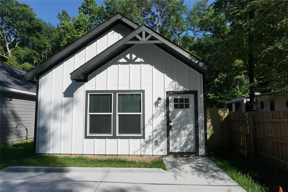 Unit for sale at 9976 Elder, Willis, TX 77318