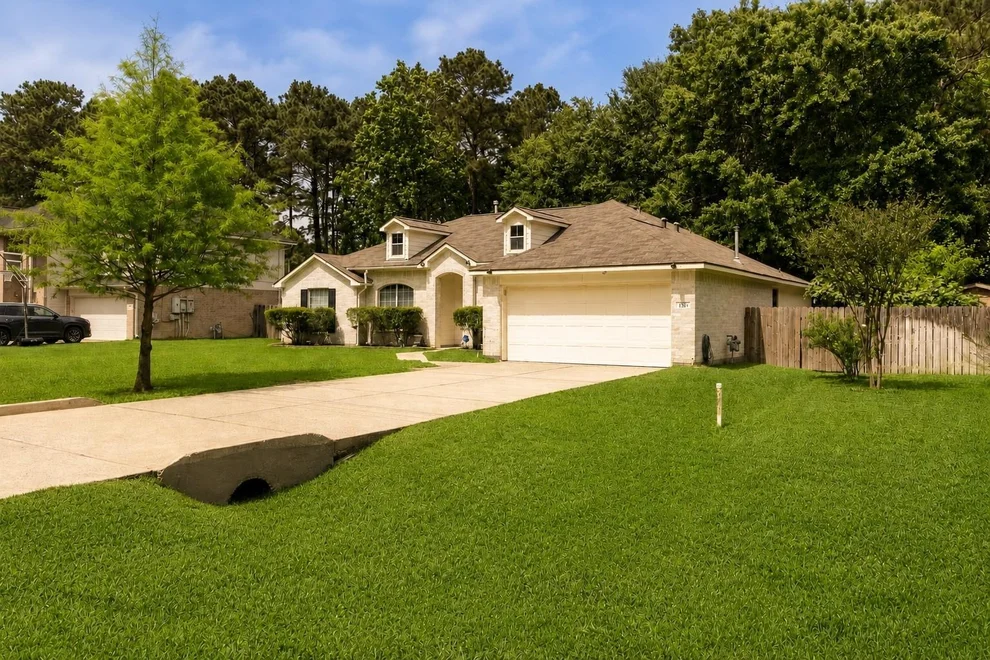 Unit for sale at 1102 Wiley Drive, Magnolia, TX 77354