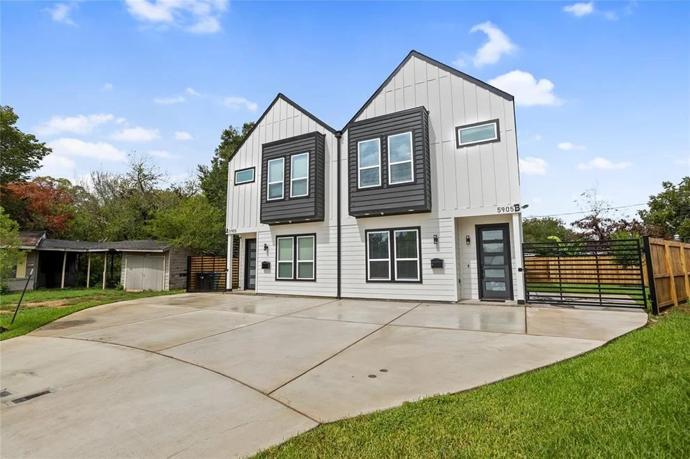Unit for sale at 5905 Crest Court, Houston, TX 77033