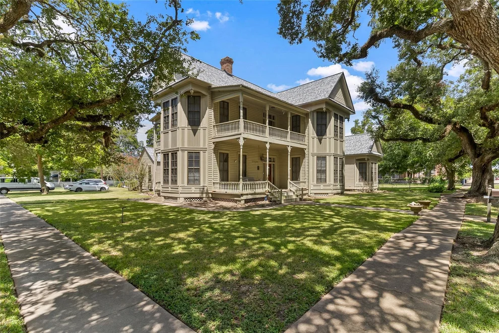 Unit for sale at 2420 Avenue H, Bay City, TX 77414