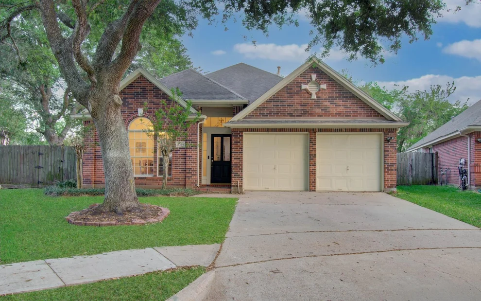 Unit for sale at 7211 Cambridge Cove Circle, Missouri City, TX 77459