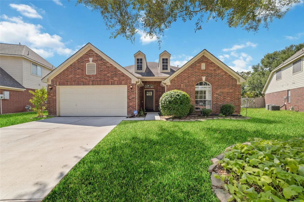 Unit for sale at 15231 Bridge Oak Lane, Sugar Land, TX 77498