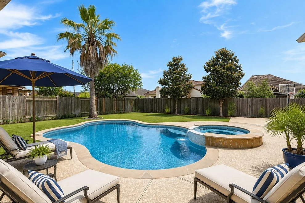 Unit for sale at 935 Poydras Street, Sugar Land, TX 77498