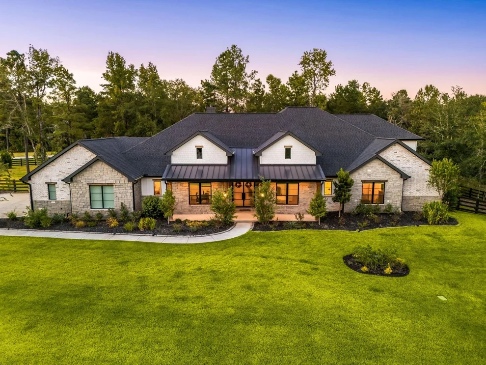 Unit for sale at 7507 Bingham Drive, Montgomery, TX 77316