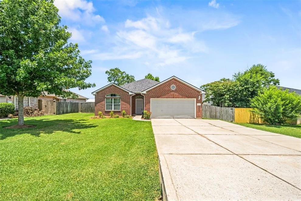 Unit for sale at 13450 Lake Breeze Lane, Willis, TX 77318