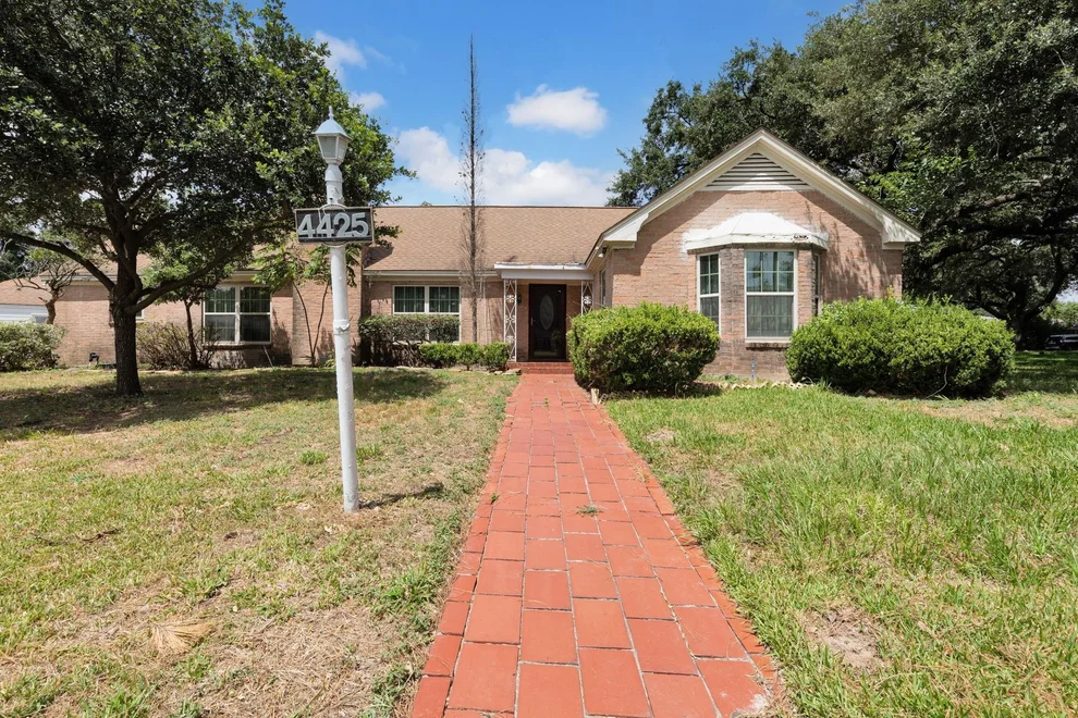 Unit for sale at 4425 Laurel Drive, Houston, TX 77021