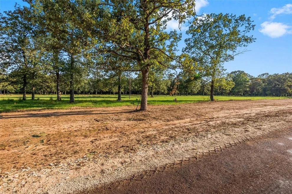 Unit for sale at 6142 Alans Memorial Lane, New Waverly, TX 77358