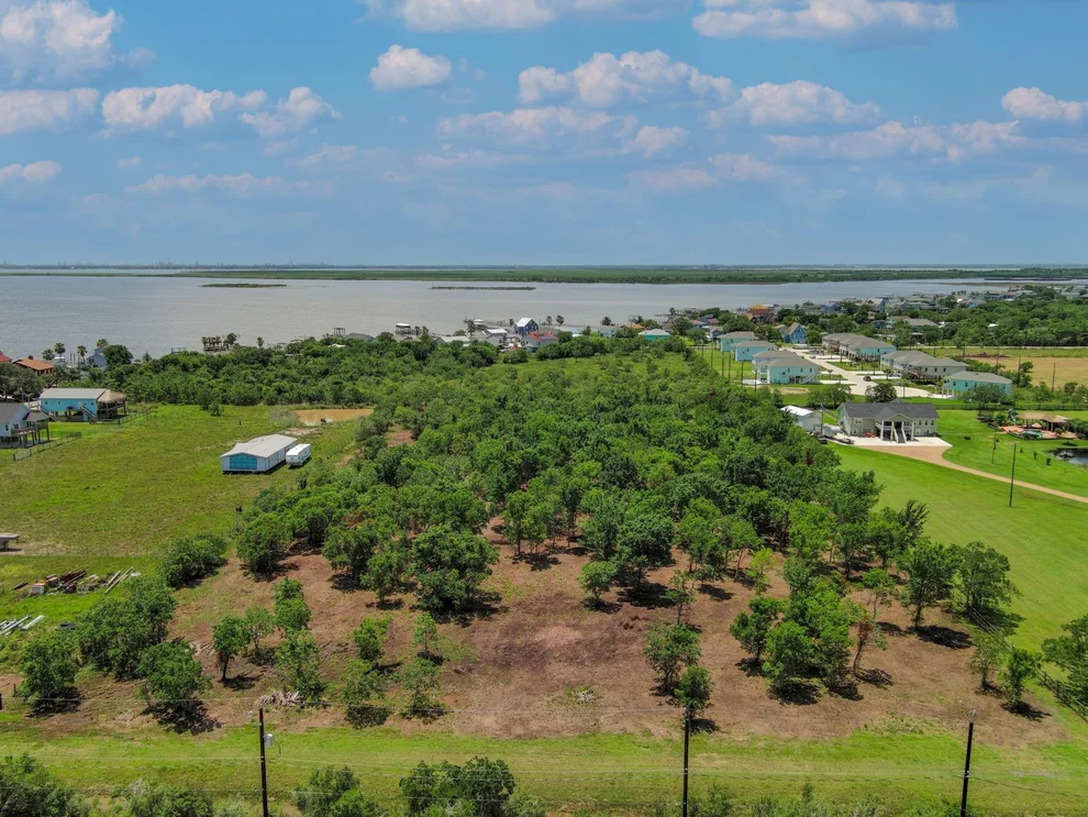 Unit for sale at 0 Avenue L, San Leon, TX 77539
