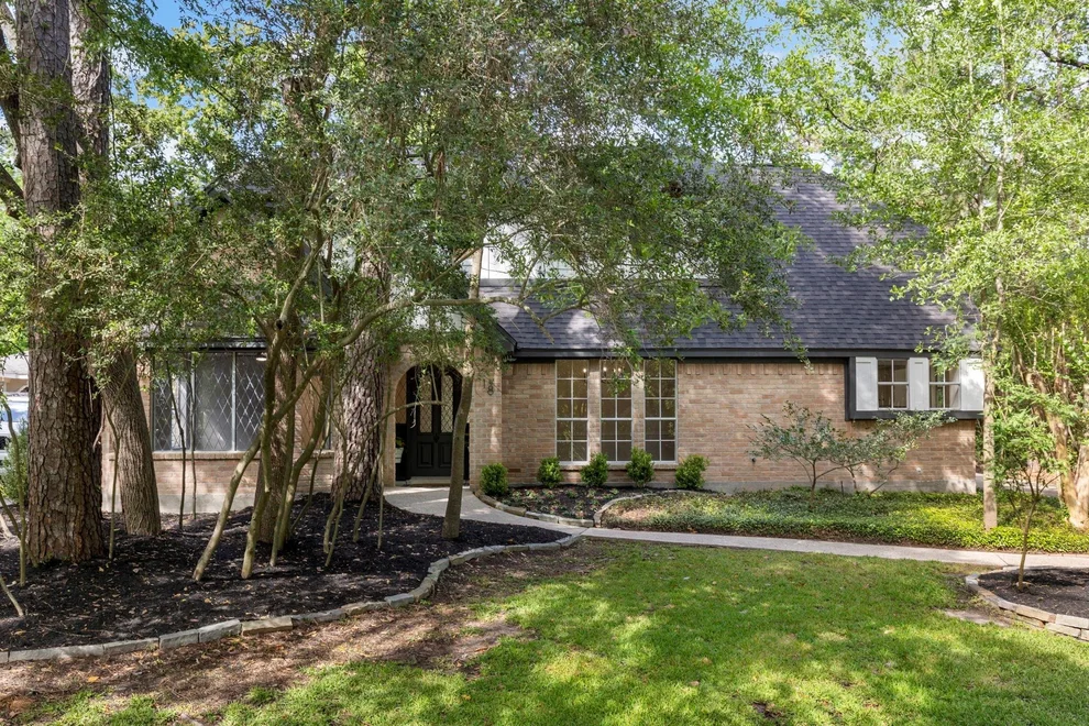 Unit for sale at 18 Mayfair Grove Court, The Woodlands, TX 77381